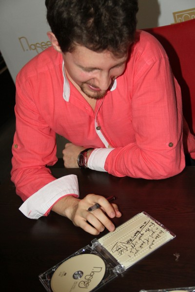 NASEEJ Album Signing